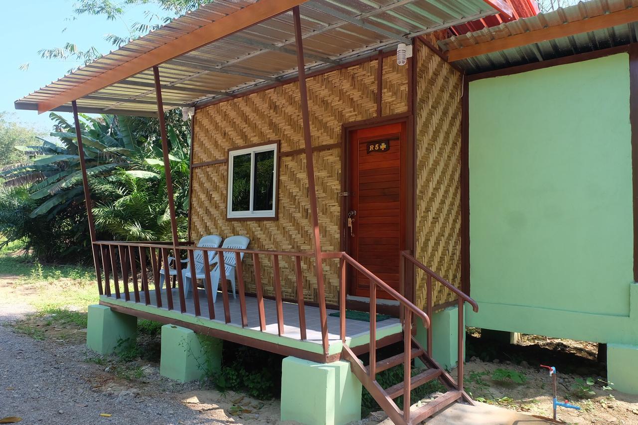 Khaosok Bamboo Huts Resort Khao Sok National Park Экстерьер фото